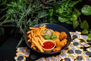 Frytki z nuggets'ami