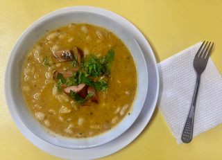 Боб с наденица (400г)