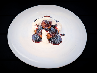 Papanași cu dulceață de afine