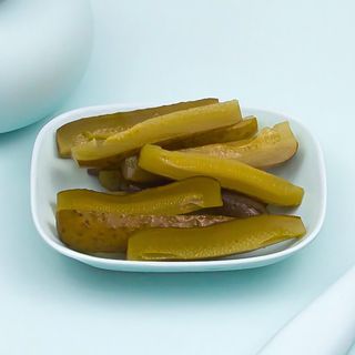 Salată de castraveți murați