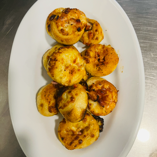 02 pão com chouriço tomate no queijo