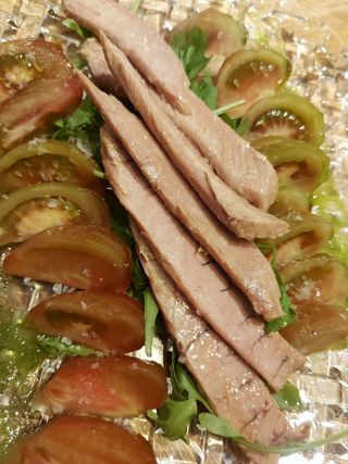 Ensalada De Ventresca De Bonito Con Tomate Pelado