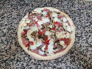 Pizza Capricciosa mare