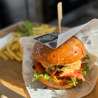 Jalapeno Gorgonzola Dry Age Angus Burger meniu 