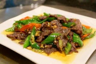 48Говядина с перцем 小炒牛肉