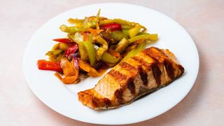 File lososa s povrćem