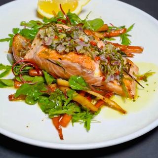 Somon cu mix de legume