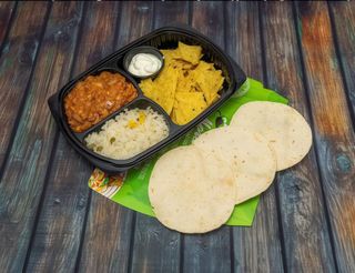 4 Tacos Chile con Carne + Totopos