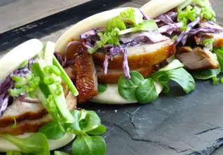 8B. Bao De Pato Con Salsa (1 Pza.)