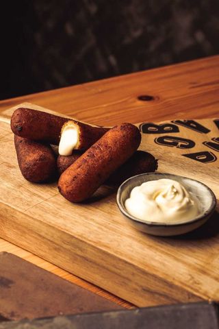 Tequeños de platano macho con crema nata
