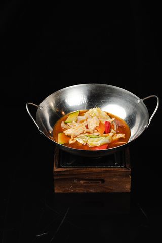 183 POLLO PICCANTE IN PENTOLA