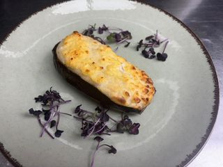 Berenjena rellena de carne picada