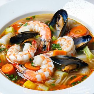 Zuppa con frutti di mare