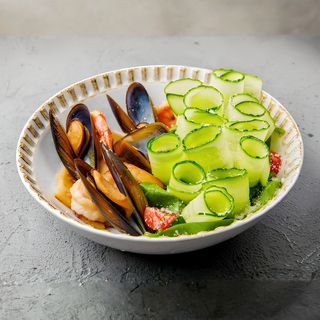 Salată cu fructe de mare