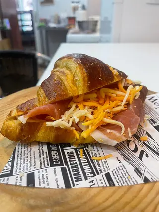 jamón serrano y queso