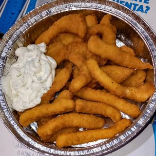 Ración De Rabas con salsa alioli.