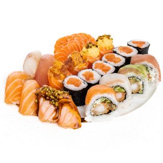 DY100. Sushi sashimi kombo