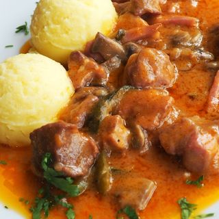 Свинско по ловджийски с картофено пюре 350 гр.
