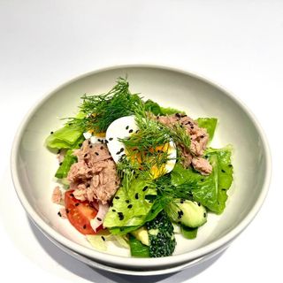 Салат з тунцем