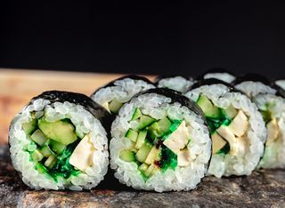 Макі слабосолений лосось (150г)