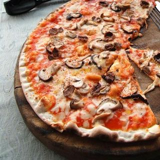 Pizza funghi e olive