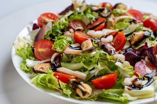 Салат с морепродуктами 