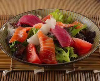 V013. Sashimi salad
