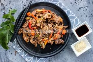 Говядина с овощами (350г)