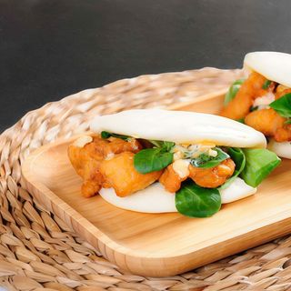 140.BUN BAO DE POLLO