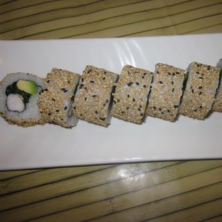 66-Uramaki Langostino, Wakame, Aguacate Y Sésamo (8 Pzs.)