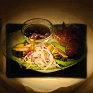 Macrou marinat cu salata de ceapa