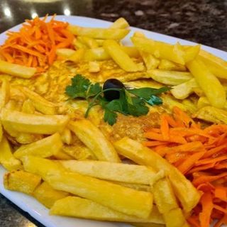Omelete mista com batata frita