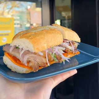 Pan con chicharron  o bocata de panceta de cerdo