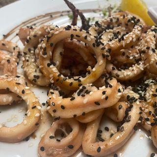 Калмари на тиган със сос срирача - 300гр