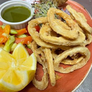 Калмари фрити с млечно-чеснов сос