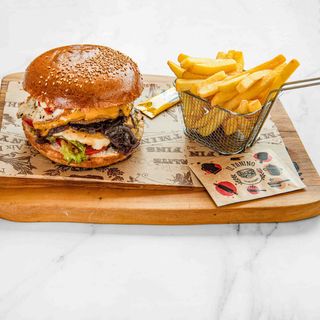 Super' Hamburger con patate fritte