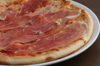 Пица с прошуто (280г)