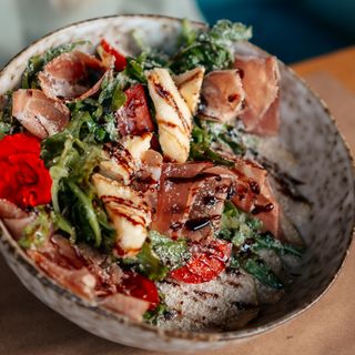 Салат з прошуто і грушею (250г)