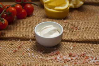 Sos de maioneză cu usturoi (50 gr)