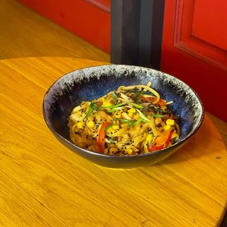 Локшина в жовтому карі з куркою (400г)