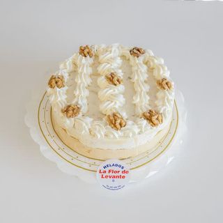 Tarta helada turrón y nata-nuez