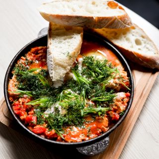 Шакшука з салямі