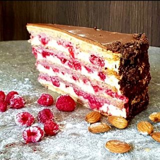 ნუშის ტორტი (1 ნაჭერი)