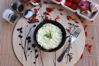 Orez cu pui si dovlecel la tigaie 