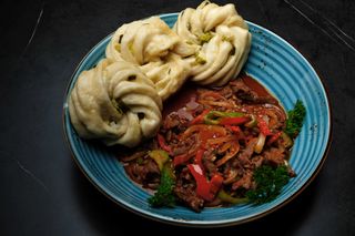 Говядина с пампушками