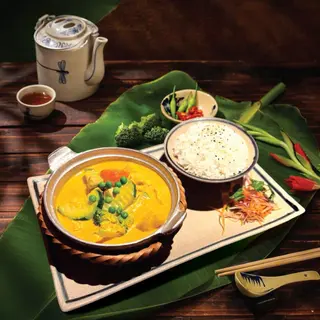 Curry De Pollo- Cari Ga. 