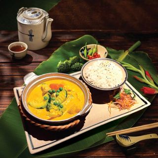 Curry De Pollo- Cari Ga. 