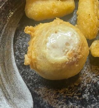 Запечене ванільне морозиво з кокосовим сиропом