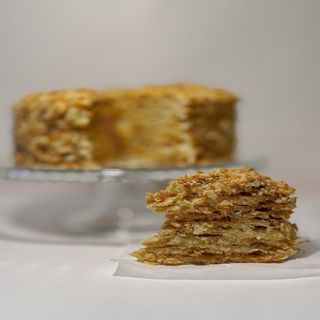  ნაპოლეონის ტორტი კარამელიზირებული თხილის კრემით