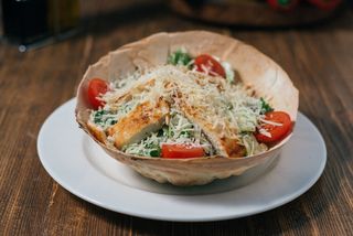 სალათი ცეზარი ქათმით